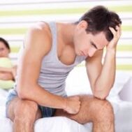 e Mann ass opgeregt iwwer pathologesch Entladung wann hien opgereegt ass